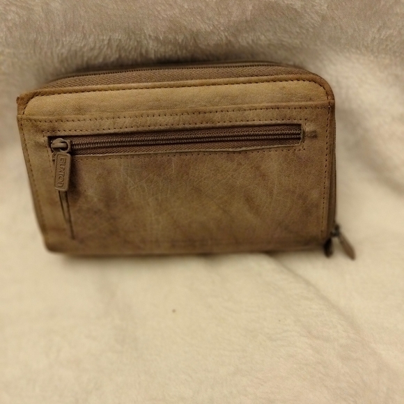 Buxton top grain cow hide leather wallet. - Picture 2 of 9